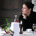 Michaela mit Orchidee im Vordergund